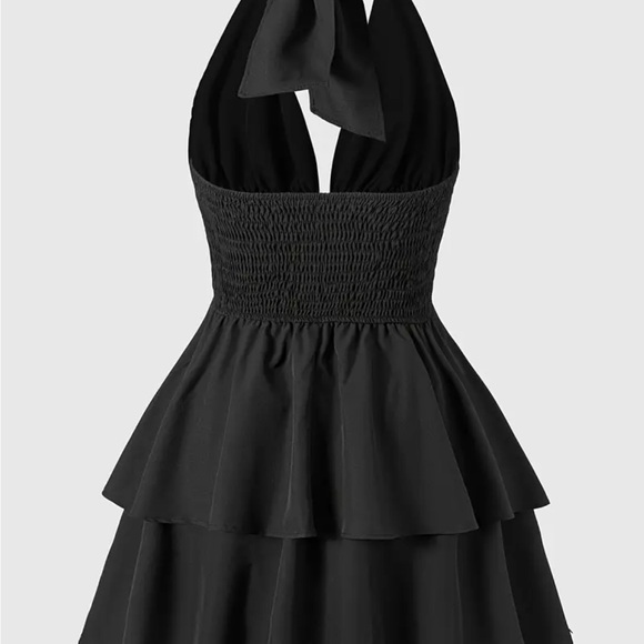 Elegant Black Strapless Dress - Picture 2 of 5